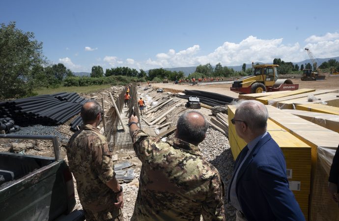 Italia: Planurile de deschidere a unor tabere pentru migranți în Albania, întârziate din nou