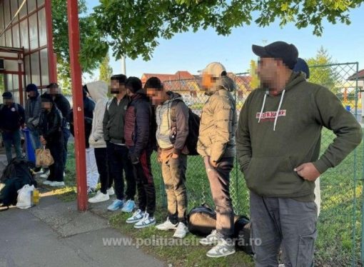 Peste treizeci de emigranţi, descoperiţi într-un TIR la vama Nădlac II