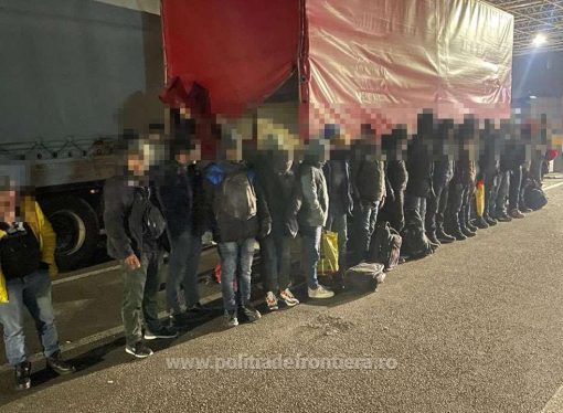 Percheziții domiciliare în cinci județe pentru destructurarea unei ample rețele de trafic de migranți