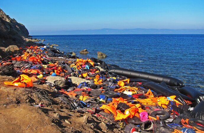 Aproape 500 de migranți au sosit în Marea Britanie cu nouă ambarcațiuni mici