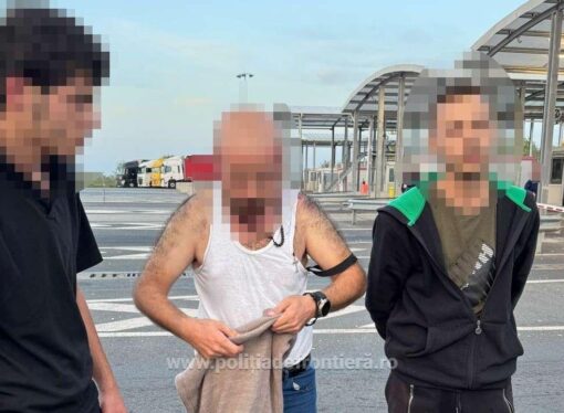 Nădlac II: Doi cetățeni străini, depistați ascunși în portbagajul unui autoturism