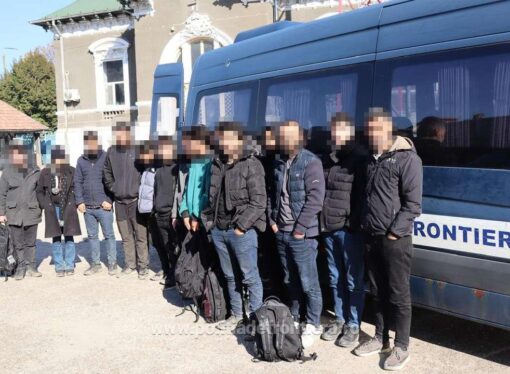 Paisprezece cetățeni sirieni au încercat să intre ilegal în România, prin traversarea Dunării cu o ambarcațiune