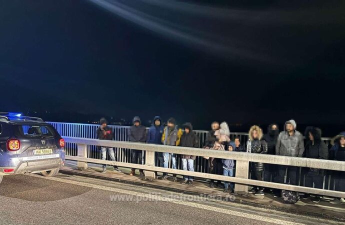21 de cetățeni străini fără documente valabile pentru a călători în spațiul Schengen, depistați de polițiștii de frontieră la Calafat și Nădlac