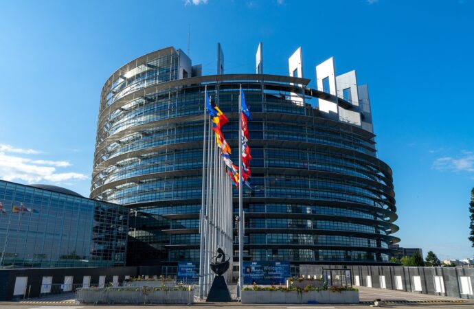 Albania și Muntenegru mai aproape de UE