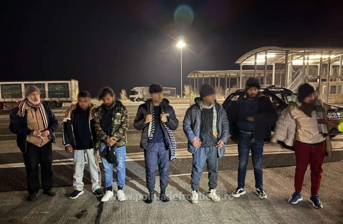 Șapte cetățeni din Bangladesh fără drept de a călători în Spațiul Schengen depistați de polițiștii de frontieră arădeni