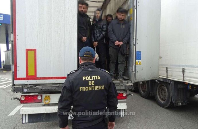 Calafat: 11 cetățeni din Iran și Irak descoperiți ascunși într-un camion