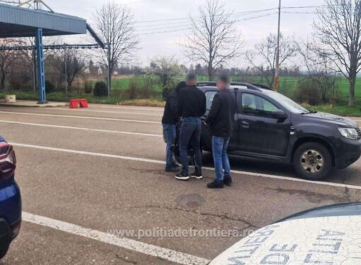 Trei cetățeni moldoveni căutați internațional, depistați de polițiștii de frontieră la granița de est