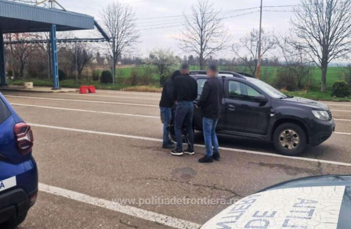 Trei cetățeni moldoveni căutați internațional, depistați de polițiștii de frontieră la granița de est