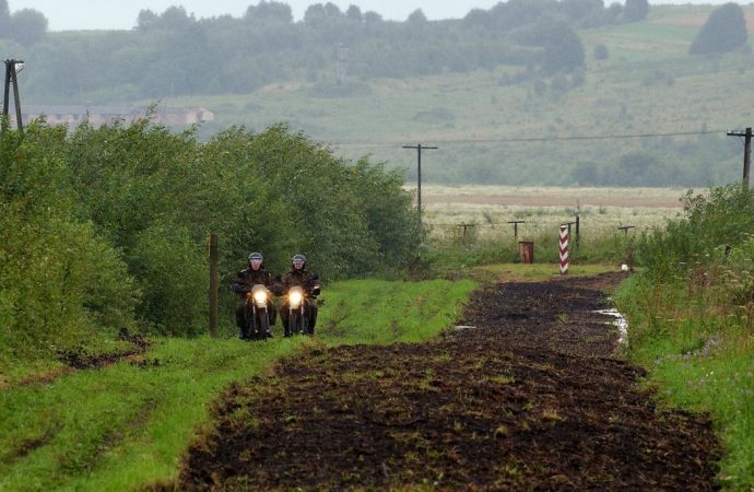 Schimb de focuri între poliția sârbă și migranți la granița cu Croația: o persoană a decedat și patru au fost arestate