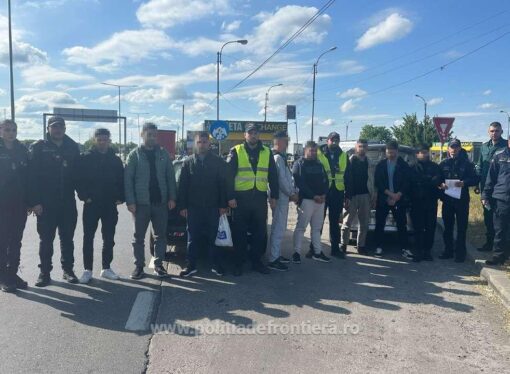 Doi cetățeni români arestați preventiv pentru trafic de migranți