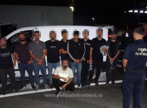 Calafat: Zece migranți ilegali, depistați într-un microbuz