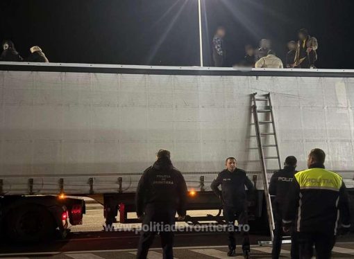Calafat: 38 de migranți, descoperiți ascunși într-un TIR