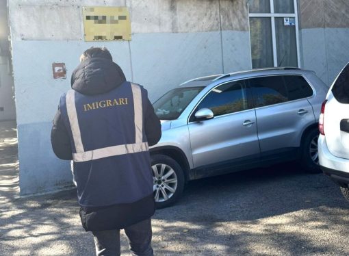 Voluntari din Europa, legitimați la un hostel din Botoșani