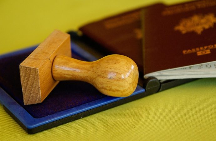 Străini în situații ilegale, depistați de polițiștii de imigrări și returnați din România