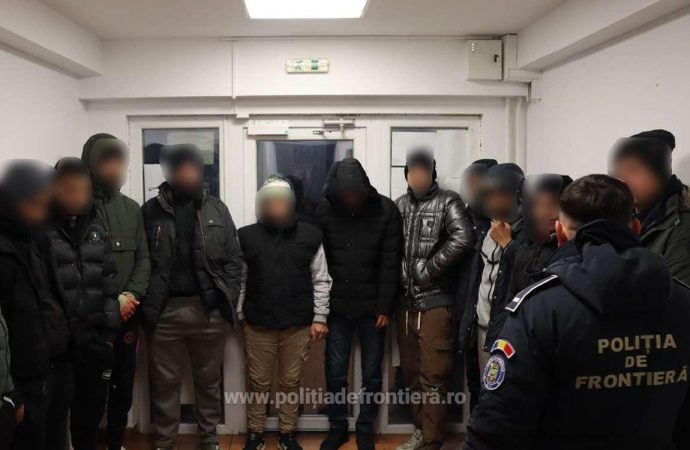 Calafat: Treisprezece migranți ilegali din Maroc și Turcia, depistați ascunși într-un autocamion