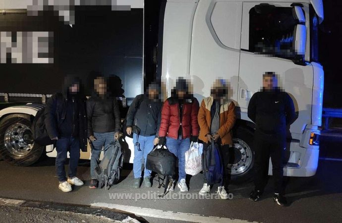 Nădlac: Cinci cetățeni străini ascunși într-un camion, depistați de polițiștii de frontieră