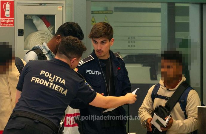 Peste 100 de documente false sau falsificate, descoperite de polițiștii de frontieră de pe Aeroportul Otopeni în primele nouă luni din 2025