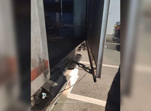 Calafat: 15 cetățeni marocani, depistați ascunși într-un automarfar