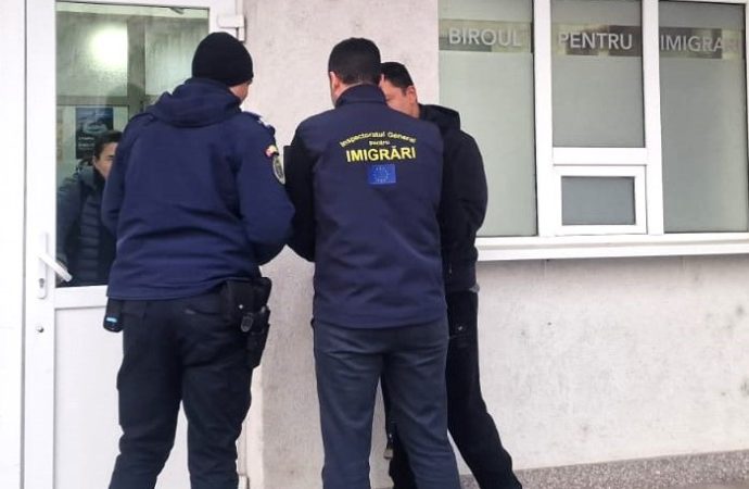 Doi cetățeni din Republica Moldova, depistați în ședere ilegală de către polițiștii de imigrări