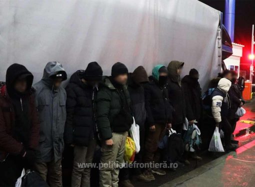 Calafat: 11 cetățeni din Maroc depistați ascunși într-o autoutilitară