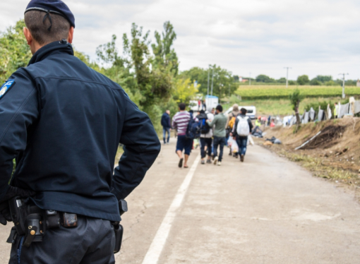 Plan controversat: Marea Britanie ar putea trimite migranți în Balcani, stârnind reacții dure în regiune