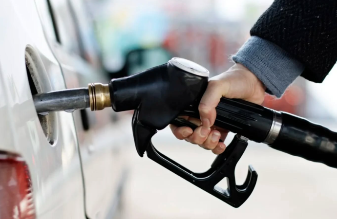 Serbia taie drastic accizele la carburanți și își securizează energia: măsuri de urgență pe fondul crizei regionale